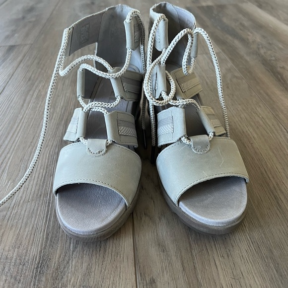 NWOT sorel joanie II gray sandals - Picture 2 of 4